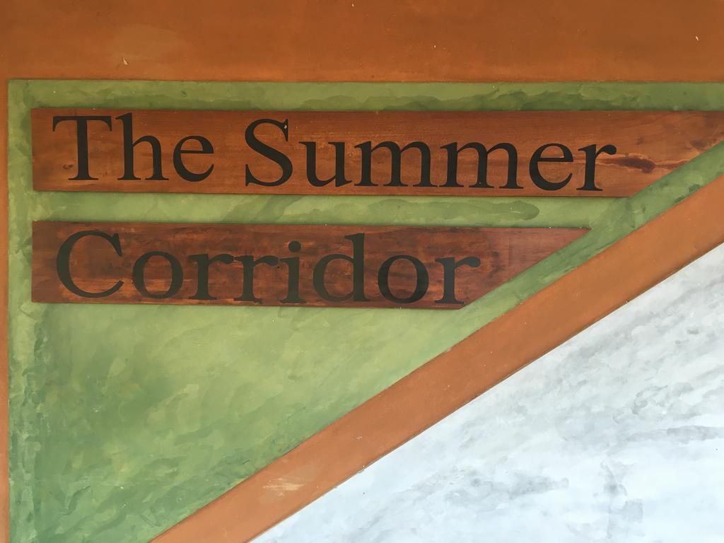 The Summer Corridor - Kataragama Esterno foto